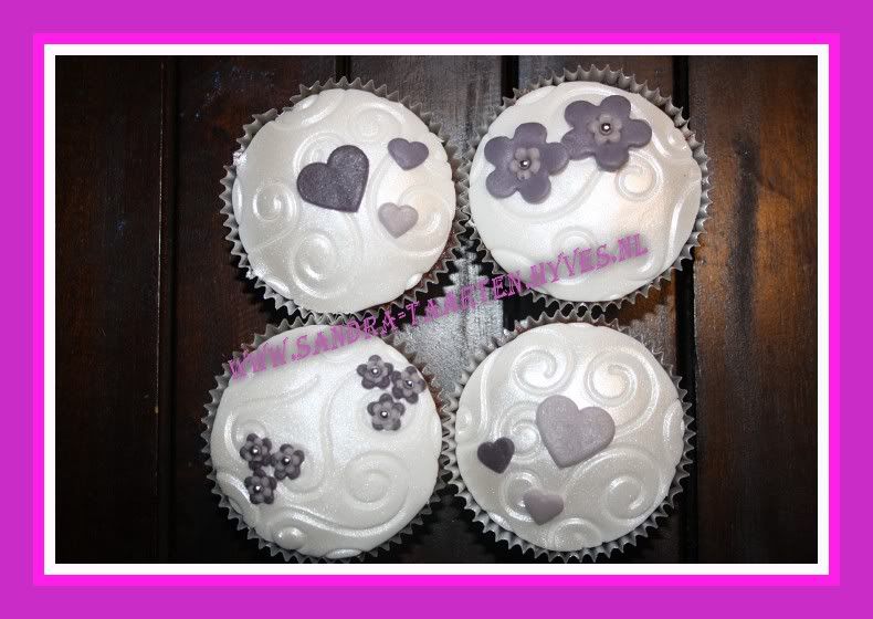 http://i826.photobucket.com/albums/zz181/Taart_van_Sandra/Cupcakesbruiloft1-border.jpg