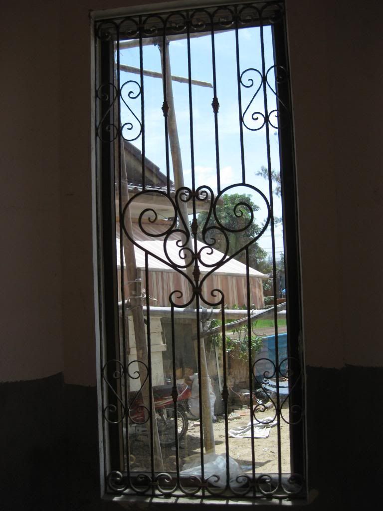 Bông bảo vệ cửa sổ - lang can - cầu thang - cửa cổng sắt nghệ thuật THÀNH LINH - 26