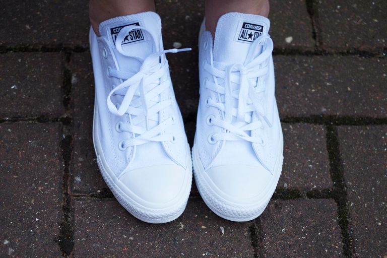  photo white cons street style_zpspu5ut5ln.jpg