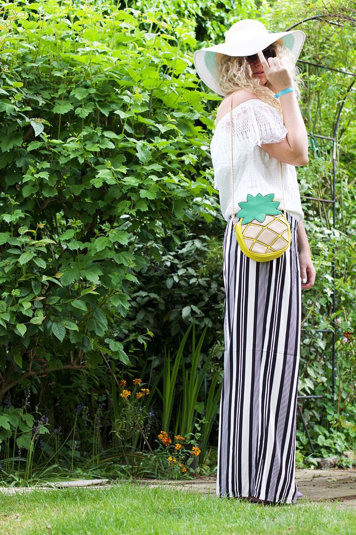  photo pinapple bag street style_zpsczzcvrj4.jpg