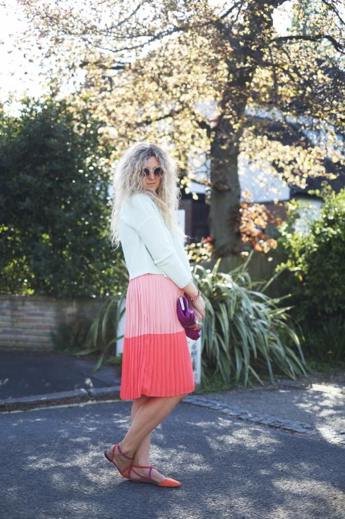  photo pleatedmidiskirtstreetstyle_zpsca4a0b34.jpg