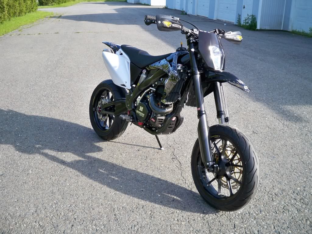 http://i826.photobucket.com/albums/zz184/rrrr1rob/Supermoto/100_1360.jpg