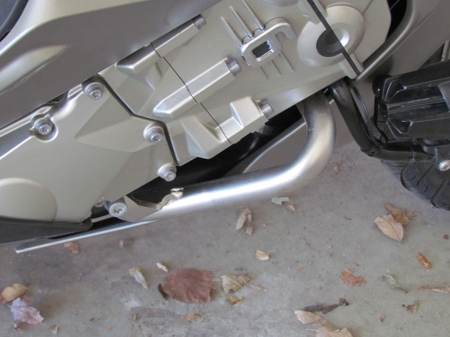 Photo of Blue GTL with ilium engine guards? BMW K1600 Forum